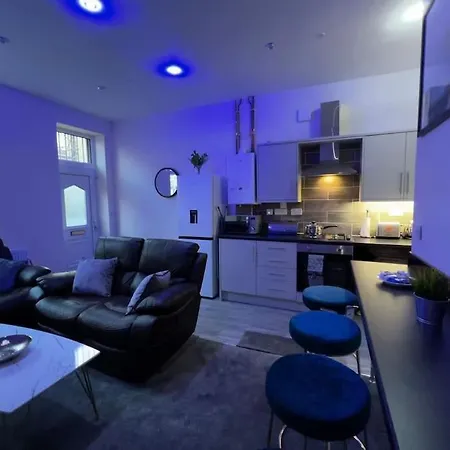 Luxe Loft Living: A Away From * Bradford (West Yorkshire)