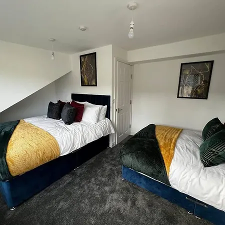 Luxe Loft Living: A Away From Bradford (West Yorkshire)
