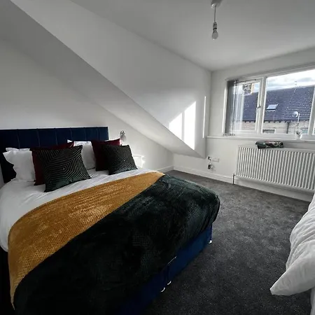 Luxe Loft Living: A Away From Bradford (West Yorkshire)